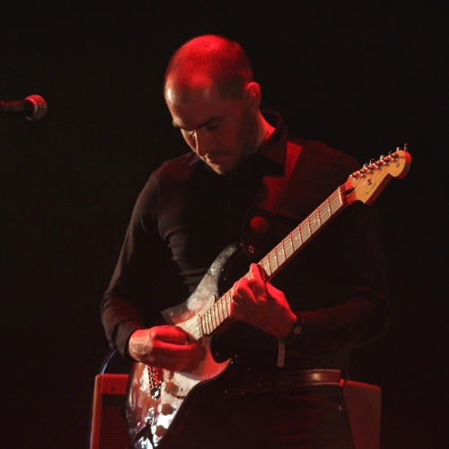 Antoine guitariste du groupe